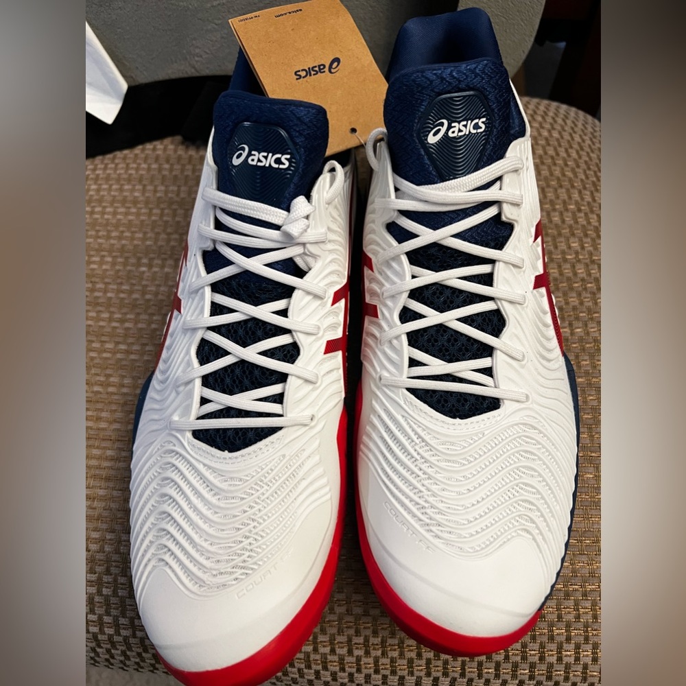 Asics Court FF 2 Pickleball/Tennis shoes. Men’s size 9.